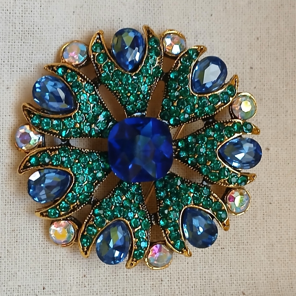 Kaleidoscope Brooch - Picture 3 of 6